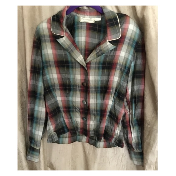 Tops - Plaid buttoned down long sleeve shirt